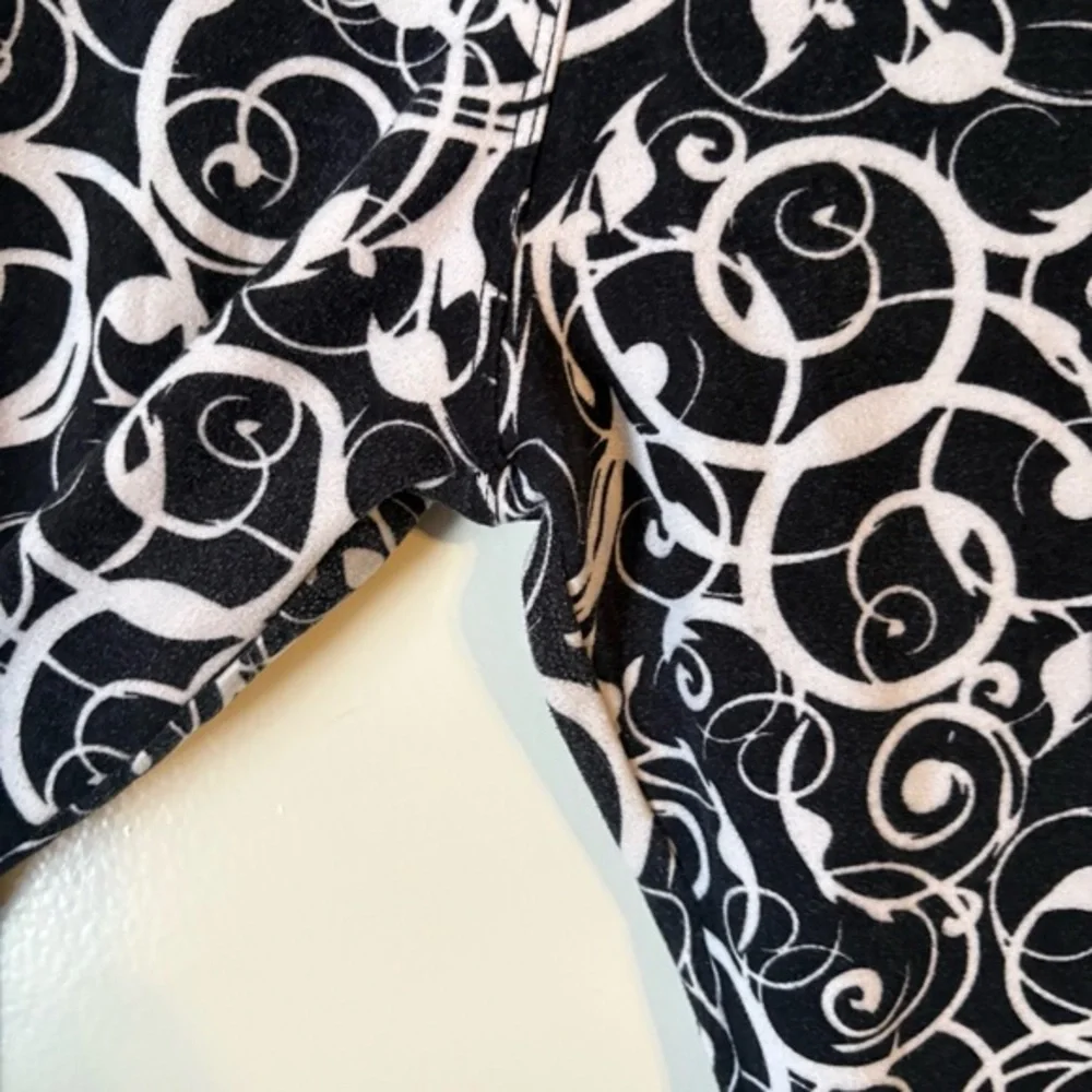 LuLaRoe Leggings Swirl Pattern Womens Tall & Curvy Black White EUC pre-owned HTF